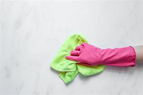 Лучшие способы, которые помогут быстро отмыть двери от жирных пятен