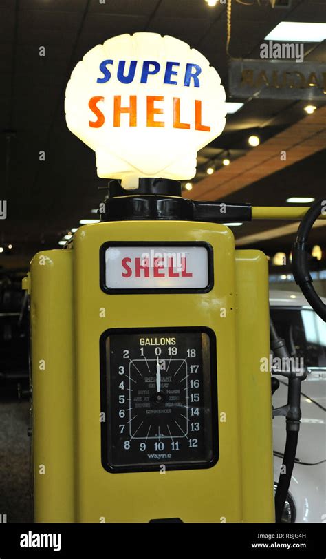 Shell Petrol Pump High Resolution Stock Photography And Images Alamy