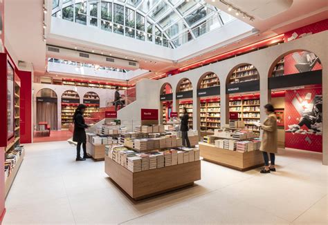 Nuova Libreria Mondadori A Piazza Duomo A Milano Luogo Di Esperienze