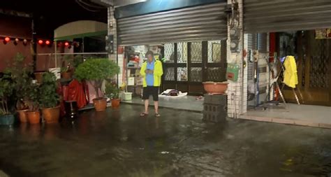 新園港雨量破紀錄 居民將車開到路邊防淹水｜東森新聞：新聞在哪 東森就在哪裡