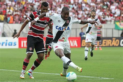 Edmilson ex jogador do Vasco analisa a situação atual do clube e