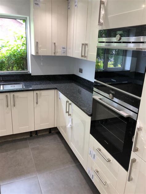 30mm Steel Grey Granite Kitchen Installation Medusa Stone