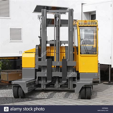 Side Loader Forklift Stock Photos & Side Loader Forklift Stock Images ...