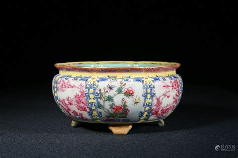 51BidLive A FAMILLE ROSE JARDINI RE AND STAND QIANLONG PERIOD QING