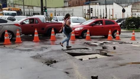 Temporal Causa Alagamentos E Estragos Em Curitiba