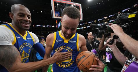 Warriors Andre Iguodala Says Stephen Curry Is Closest Thing To Jesus Christ News Scores