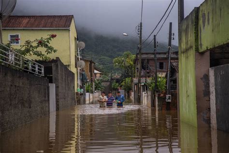 Chuvas Em Santa Catarina Cotidiano Fotografia Folha