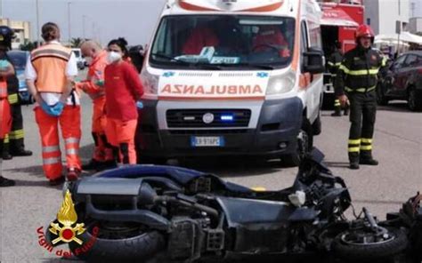 Perde Controllo Moto Muore Centauro Di Anni Sky Tg