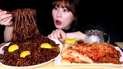 Sub 윤기 좔좔 짜파게티에 고소한 노른자를 ~ 꿀조합 먹방 Black Bean Noodles Mukbang Youtube