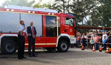 Neues Einsatzfahrzeug F R Feuerwehr Senftenberg Bergeben Nachrichten