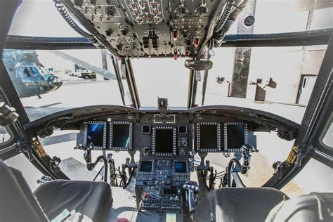 Boeing CH-47F Chinook cockpit 🚁 : r/aviation