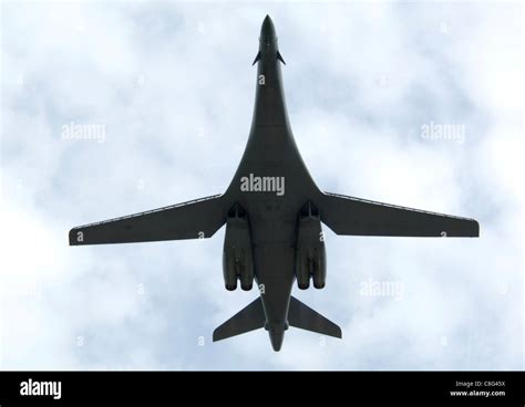 Supersonic b 1b bomber hi-res stock photography and images - Alamy