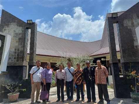 Pmj Gkps Ambarisan Resort Sarimatondang Menyerahkan Surat Tanah Gereja