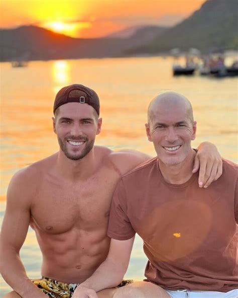 Zinedine Zidane avec son fils Luca beau gosse musclé pour un joli