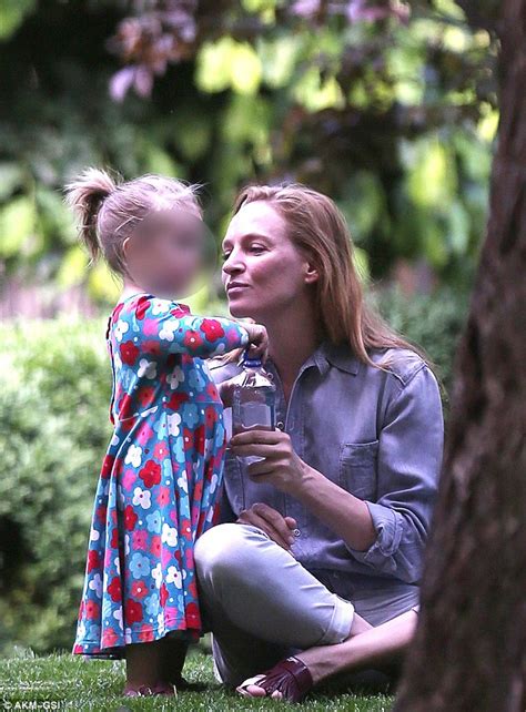 Uma Thurman And Daughter Luna Enjoy A Vip Tour Of Manhattans Exclusive