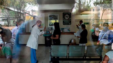 México lucha para alistar hospitales para atender a pacientes de covid