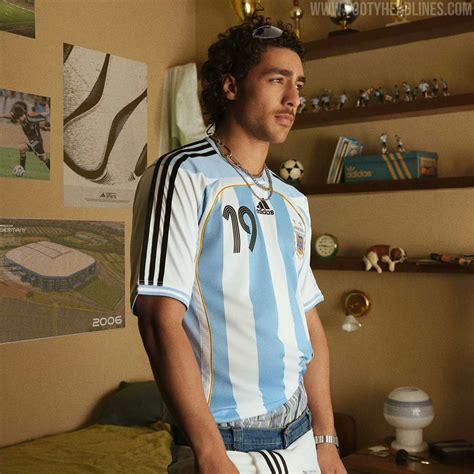 Adidas lanza las réplicas de las camisetas de las selecciones