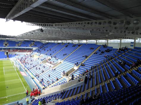 stadien: Reading Madejski Stadium (FC Reading-Leeds United) April 2012