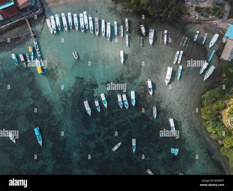 Luftbild Von Booten Am Strand Von Nusa Penida Fotos Und Bildmaterial