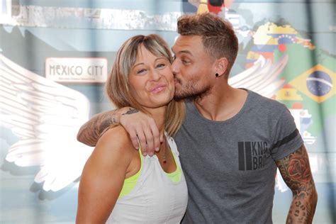 Photo Steven et sa mère Corinne Photocall des Anges 7 au Barrio