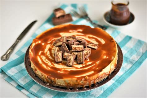 Cheesecake Cu Snickers Si Caramel Sarat Buc T Ria Urecheatei