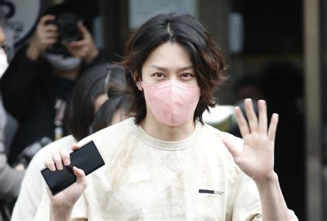 Super Junior S Kim Hee Chul Donates 100 Million Won To Victims Of