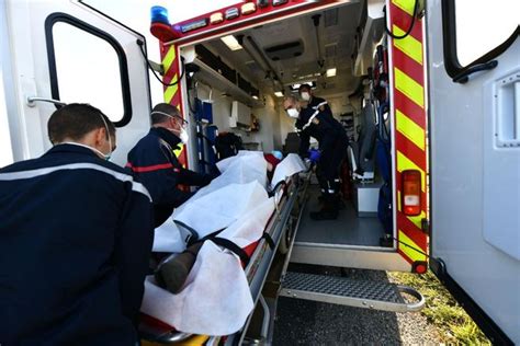 Un Adolescent De 16 Ans Poignardé à Plusieurs Reprises Dans Son Lycée