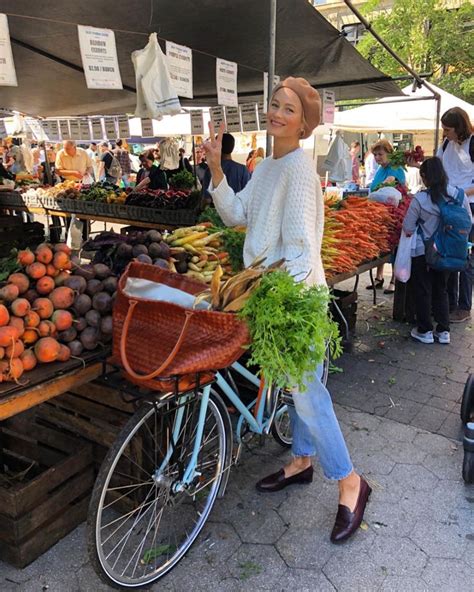 Le Fashion The Perfect Farmers Market Look According To A Supermodel Carolyn Murphy Farmers