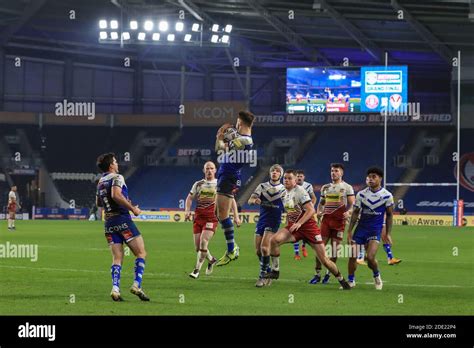 Tommy Makinson Of St Helens Collects The High Ball Stock Photo Alamy