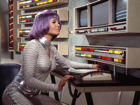 10 Hot Sexy Wanda Ventham Bikini Pics