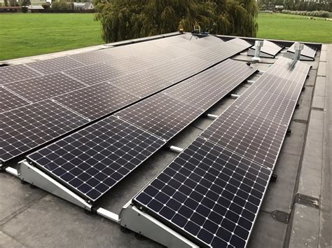 Plaatsen Van Zonnepanelen Op Plat Dak In Wevelgem Batimont