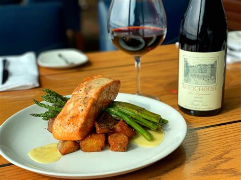 Does Pinot Noir Go With Salmon A Guide To Pairing Wine With This