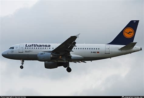 D AILY Lufthansa Airbus A319 114 Photo By Darren Varney ID 074599