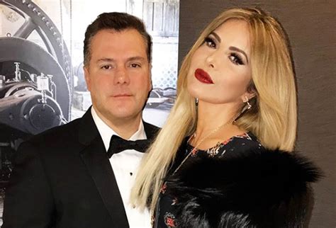 Ahora Van Por Gloria Trevi Y Su Esposo UIF Denuncia A La Pareja Por