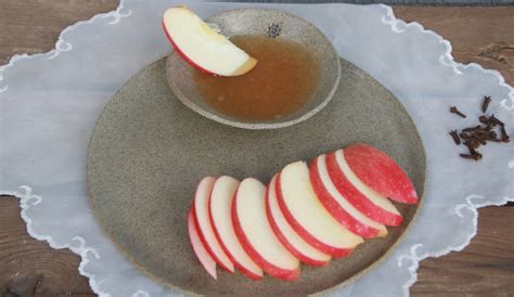 Rosh Hashanah is Coming: Honey Dishes - Judaica in the Spotlight