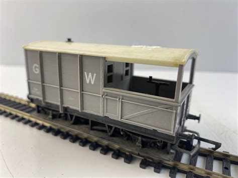 Triang OO Gauge GWR 20T Toad Brake Van No 57740 In GW Grey Rocket