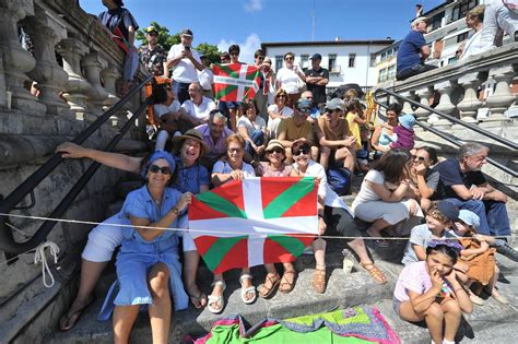 En Im Genes Lekeitio Se Echa A La Calle Para Disfrutar Del Tour