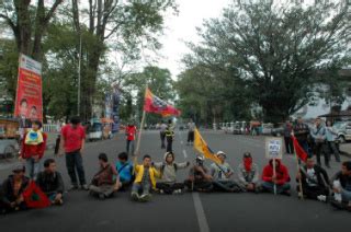 Unjuk Rasa Mahasiswa Di Depan Gedung Sate Datatempo