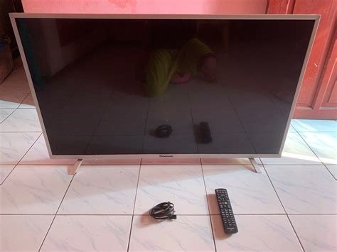 Tv Digital Led 4K Panasonic TH 49DX400G Layr49in Masih Mulus Ada Minus