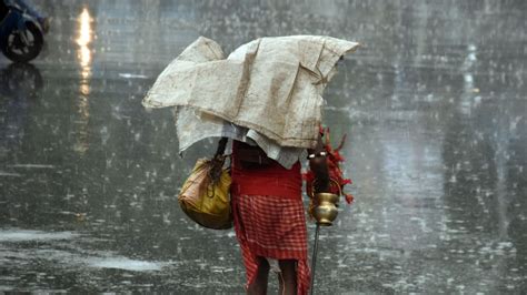 Telangana Rains Imd Predicts Moderate To Heavy Rainfall Issues Yellow