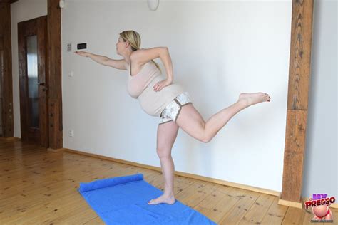 9 Months Pregnant And Working Out Completely Naked Katerina Harlova