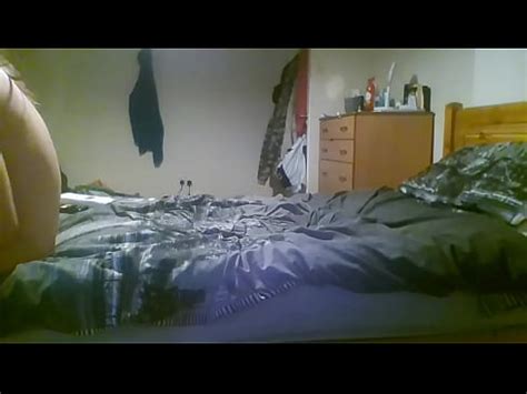 Pillada masturbándose y más ha en cámara espía XVIDEOS