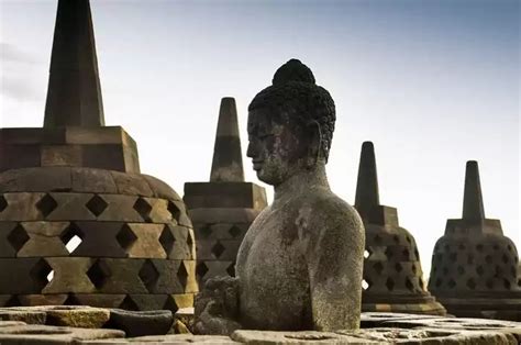 Perbedaan Candi Hindu Dan Budha Dari Bentuk Relief Dan Fungsinya