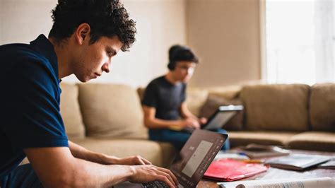 Università telematiche la protesta di studenti e sindacati Troppe