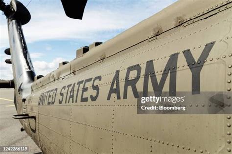 584 Us Army Uh 60 Stock Photos, High-Res Pictures, and Images - Getty ...