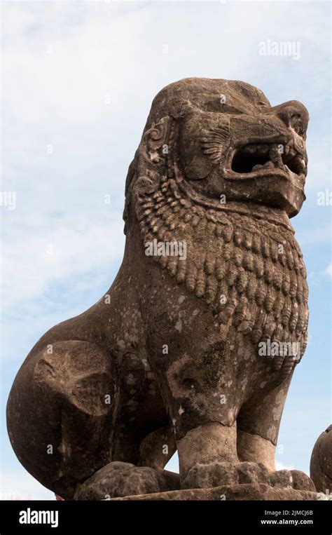 Cambodian Lion Sculpture Siem Reap Stock Photo Alamy