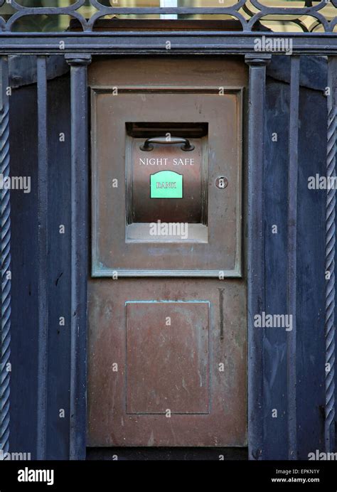 Night Deposit Box Hi Res Stock Photography And Images Alamy