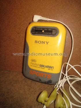 FM AM Walkman Sports SRF 85 Radio Sony Corporation Tokyo Build