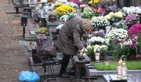 Listopada Czy Dzie Zaduszny Jest Wolny Od Pracy I Szko Y Styl