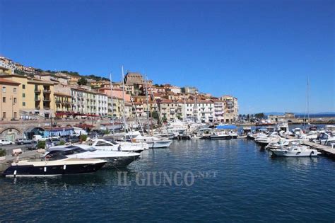 Peschereccio Di Metri Affonda Nel Porto Nella Notte Il Giunco